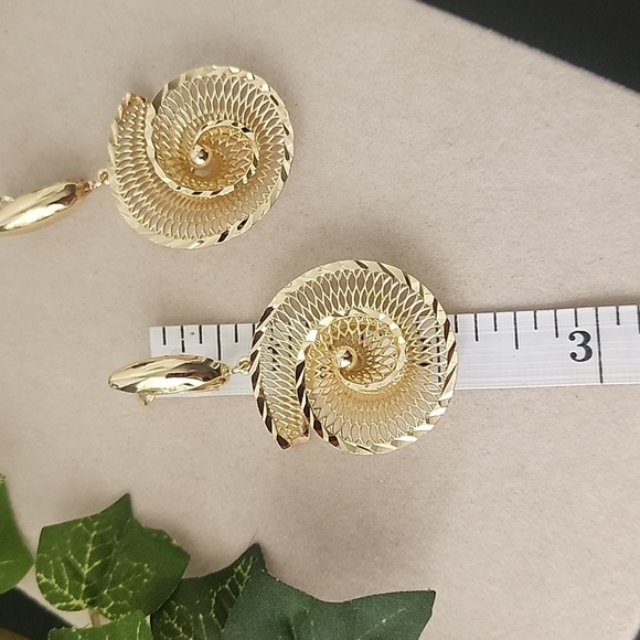 Gold Filled Shell Shape Mesh Swirl Drop Earrings - Picture 8 of 8